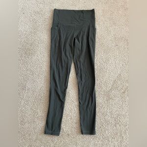 Athleta Salutation Stash Pocket II 7/8 Tight Legging Size XST Pre-owned